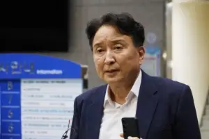 돈 봉투 수수 의혹 김영환 충북지사 12시간 경찰조사