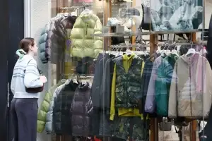 서울 명동에도 이젠 ‘겨울 외투’