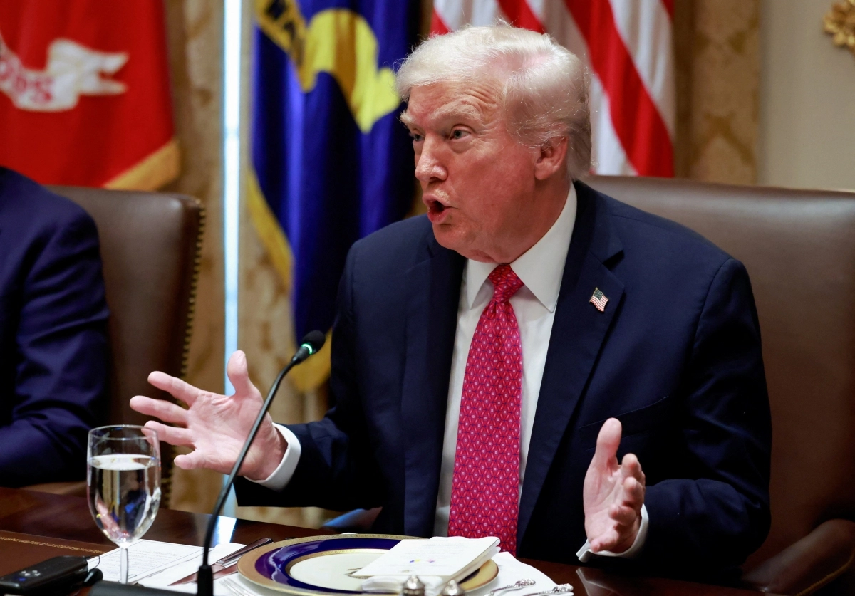 도널드 트럼프 미국 대통령이 17일(현지시간) 백악관에서 볼로디미르 젤렌스키 우크라이나 대통령과 만나고 있다. 2025.10.17 워싱턴 로이터 연합뉴스