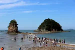 꽃지 ‘할미바위’ 상단부 일부 붕괴…“긴급 복구” 요청