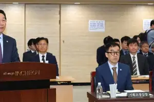 “공무원 불법선거 의혹” 공세에…유정복 “수사 중, 말 못해”
