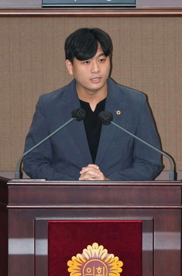 질의하는 박강산 의원