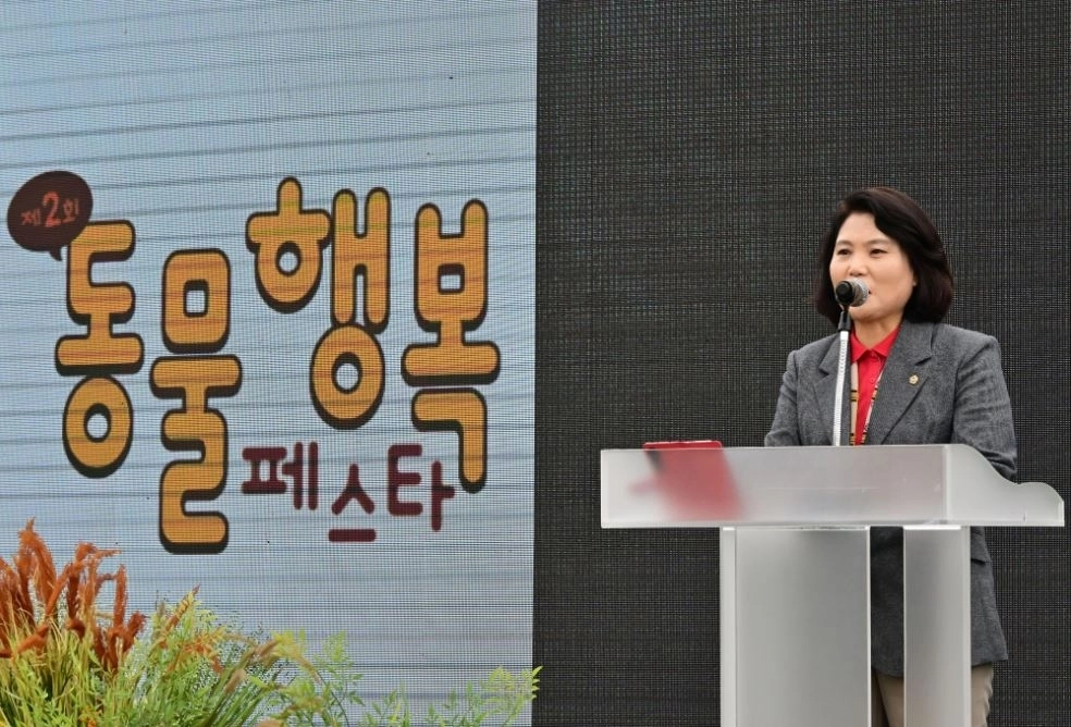 동물행복페스타에서 축사하는 박춘선 부위원장