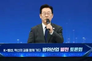 李 “국방을 어딘가 의존해야 한다는 생각, 납득 어려워”