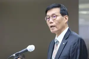 이창용 “유동성 늘려 부동산 불 지피지 않을 것”