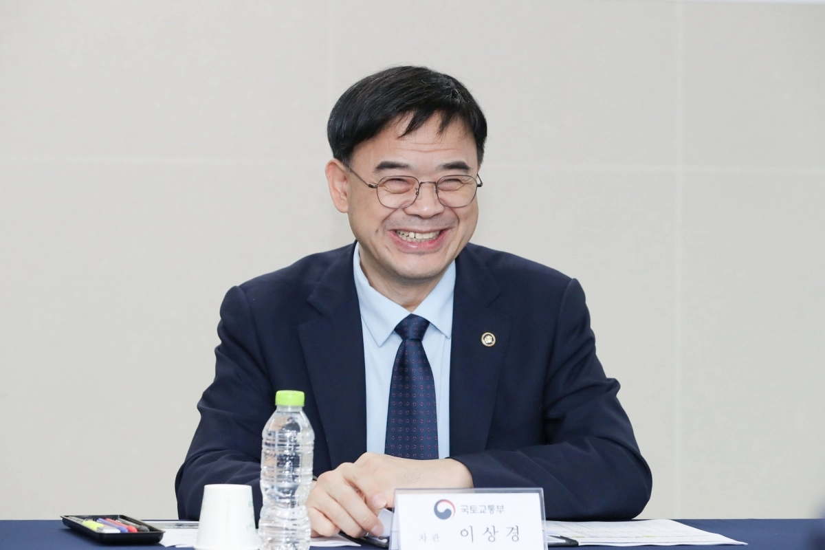 이상경 국토교통부 1차관이 16일 서울 동대문구 답십리동 신축매입임대 현장에 방문해 간담회를 주재하고 있다. 국토교통부 제공