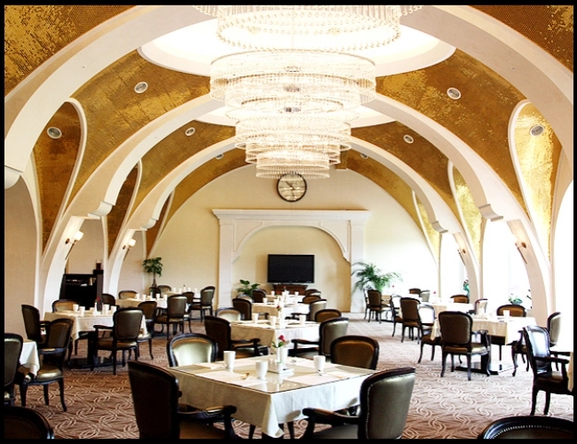 해피니스컨트리클럽의 클럽하우스는 유럽 궁전풍의 웅장한 인테리어를 적용했다. 또 VIP실과 라운지, 사우나, 식당 등 다양한 부대시설을 마음껏 사용할 수 있도록 배려했다. 사진은 식당 풍경. 해피니스컨트리클럽 제공