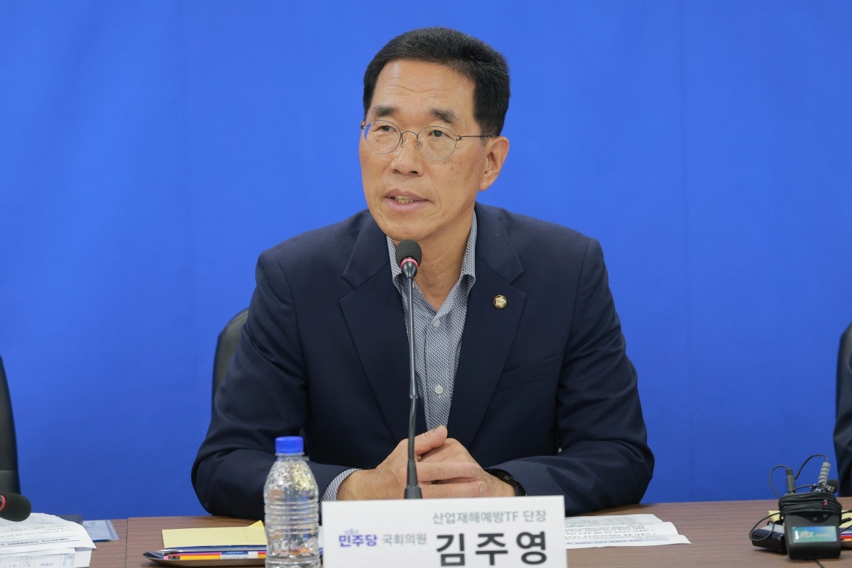 김주영 더불어민주당 의원. 사진은 지난 8월 민주당 산업재해예방TF단장을 맡은 김 의원이 지난 8월 14일 서울 중구 직업능력심사평가원에서 열린 중대재해 근절을 위한 건설사 간담회에서 발언하는 모습. 연합뉴스