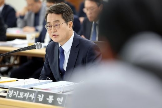 21일 오전 경기도청 4층 율곡홀에서 열린 2025 행정안전위원회 국정감사에서 김동연 경기도지사가 답변을 하고 있다. (경기도 제공)