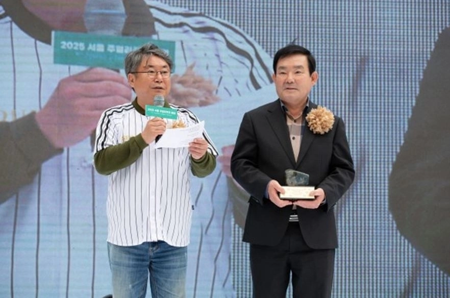 지난 18일 종로구 돈화문로 일대에서 개최된 ‘서울 주얼리주간 붐업(Boom-Up)’ 행사에 참석한 임춘대 위원장