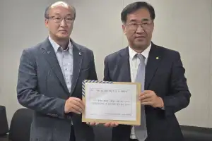김동영 경기도의원, 국회 국토교통위원회 맹성규 위원장 만나 ‘건설교통 현안 해결 건의안’ 전달