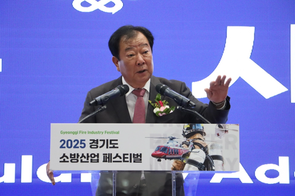 임상오 위원장이 ‘2025 소방산업 페스티벌’에서 관계자들을 격려하며 축사를 하고 있다. (사진=경기도의회)
