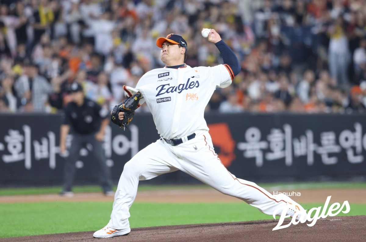 한화 이글스 류현진이 9월 26일 대전 한화생명볼파크에서 열린 2025 KBO리그 정규시즌 LG 트윈스와의 홈 경기에서 공을 던지고 있다. 한화 이글스 제공