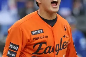 김서현 무너진 한화, 문동주 불펜 대기…“PO 4차전 선발 정우주 등 고민”