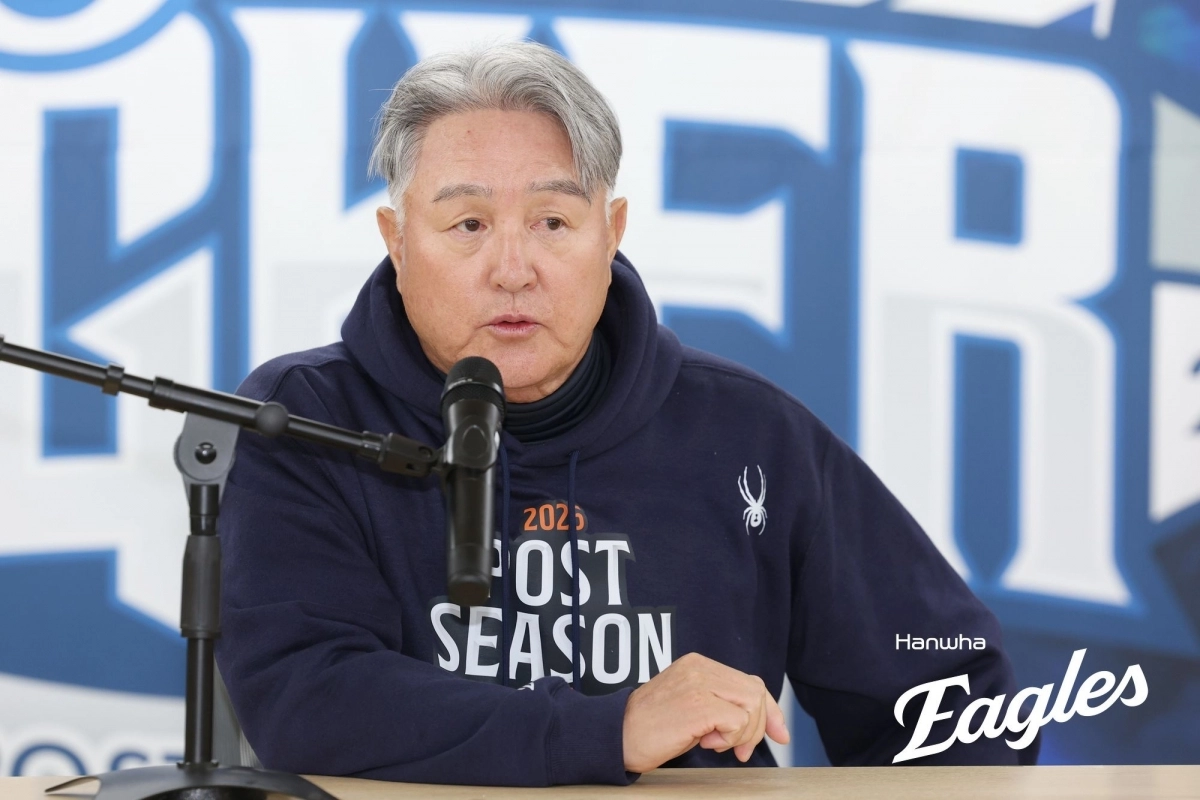 김경문 한화 감독은 21일 대구 삼성라이온즈파크에서 2025 KBO PO 3차전 삼성 라이온즈와의 원정 경기를 앞두고 각오를 밝히고 있다. 한화 이글스 제공