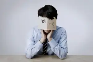 하루에도 수백번씩 ‘이 부위’ 만진다면?…알고 보니 극심한 스트레스 신호였다