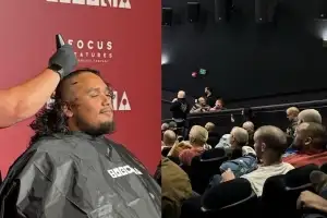 “대머리만 입장하세요” 황당 영화 시사회…한국 영화가 원작이라고?