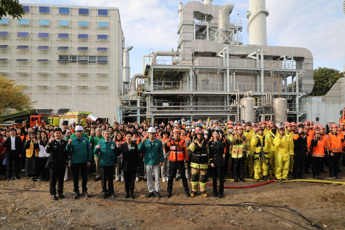 최재란(앞줄 왼쪽에서 네 번째) 서울시의원이 2025년 양천구 긴급구조종합훈련에 참관했다.