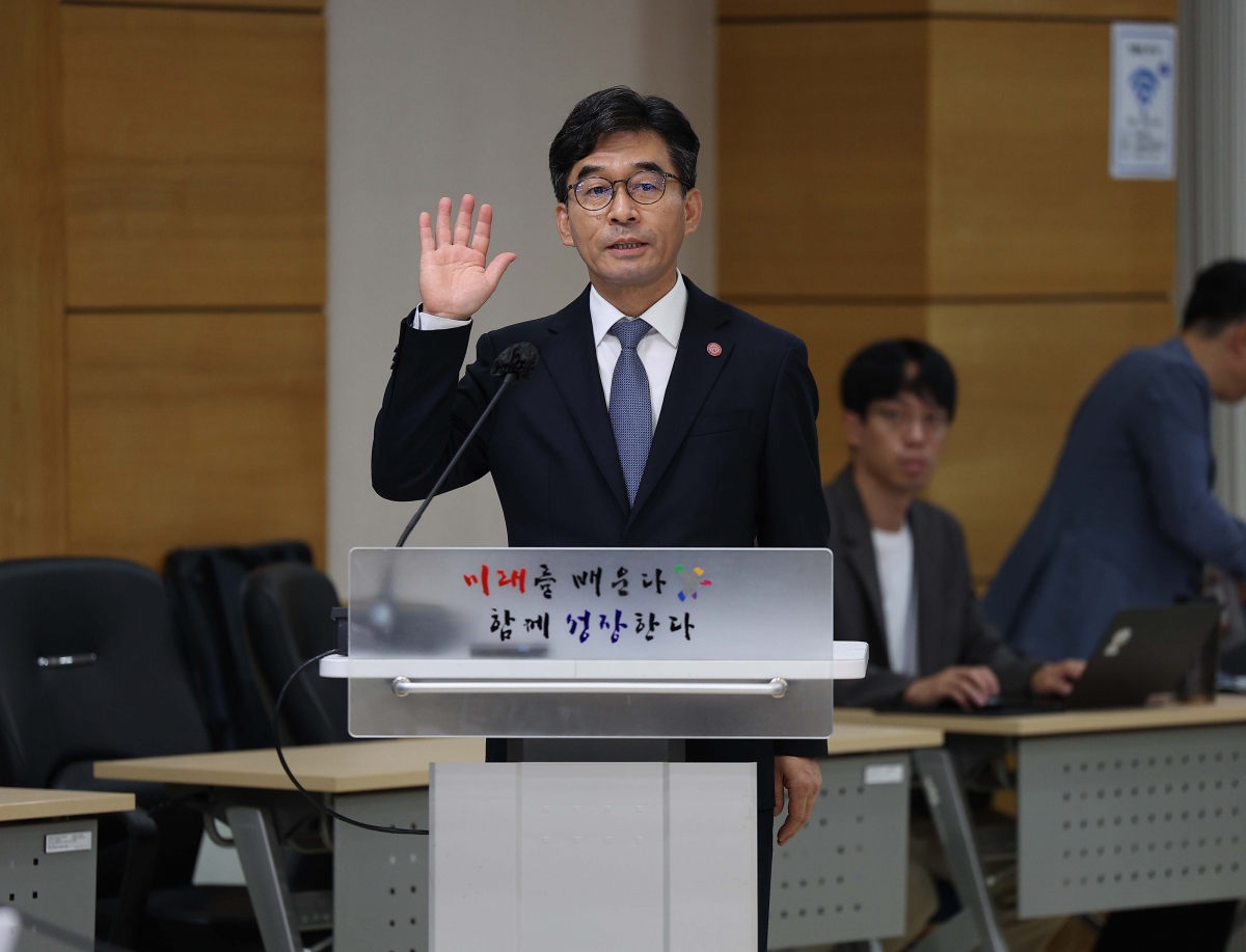 선서하는 허영우 경북대 총장