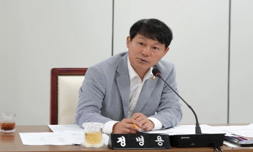 하남시의회 정병용 부의장이 22일 제343회 하남시의회 임시회 제1차 자치행정위원회 회의에서 발의한 조례안에 대해 제안 설명을 하고 있다. 정병용 부의장 제공