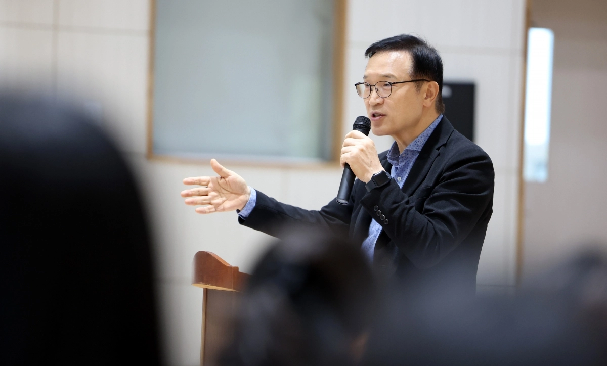 임태희 경기도교육감이 22일 파주 파양초등학교 체육관에서 열린 정책 브리핑에서 발언하고 있다. (경기도교육청 제공)