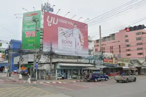알몸으로 비틀대며 번화가 활보한 외국인… 출근길 마비된 파타야