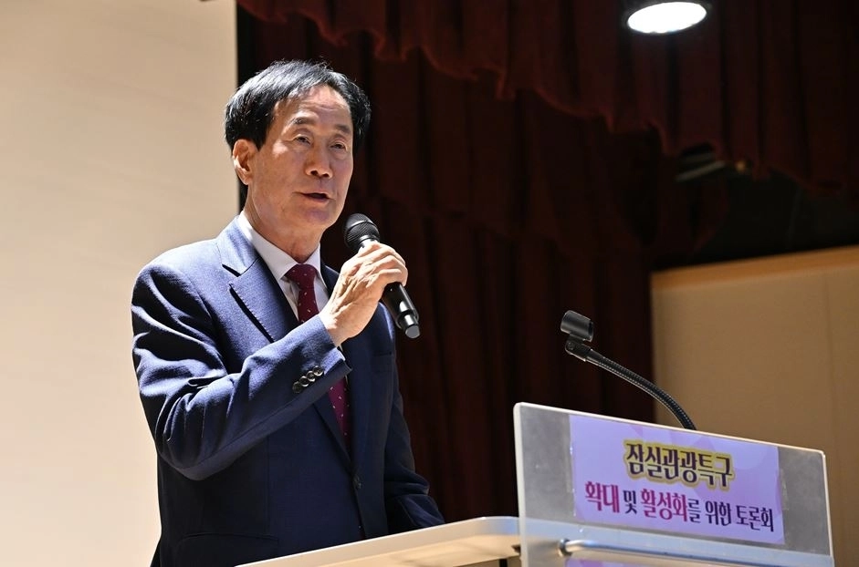 지난 21일 박정훈 국회의원과 함께 공동 주관한 ‘잠실관광특구 확대 및 활성화를 위한 토론회’에서 남창진이 의원이 발언하고 있다.