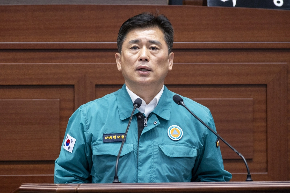 질의하는 경북도의회 ‘정책연구위원회’ 김대일 대표의원. 경북도의회 제공