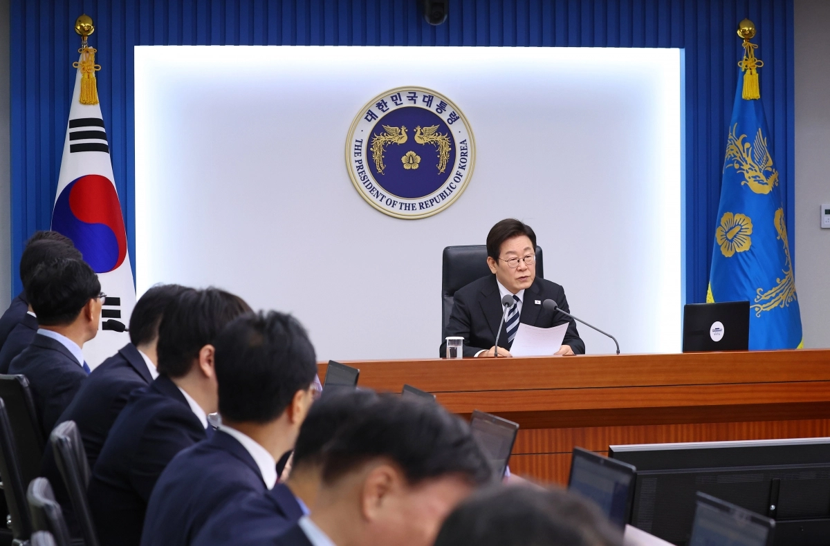 이재명 대통령이 23일 서울 용산 대통령실 청사에서 열린 수석보좌관회의에서 발언하고 있다. 뉴시스