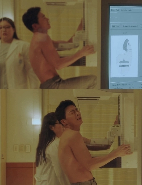 2016년 방영된 SBS 드라마 ‘질투의 화신’에서 배우 조정석은 방송국 앵커이자 유방암 환자인 ‘이화신’ 역을 맡았다. 조정석은 극중 유방 촬영을 받는 모습을 촬영했는데, 촬영을 겸해 실제 유방암 검사를 받았다. 자료 : SBS ‘질투의 화신’