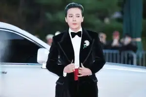 thumbnail - 지드래곤, ‘최소 128명 사망’ 홍콩 아파트 화재 참사 애도…2억 기부