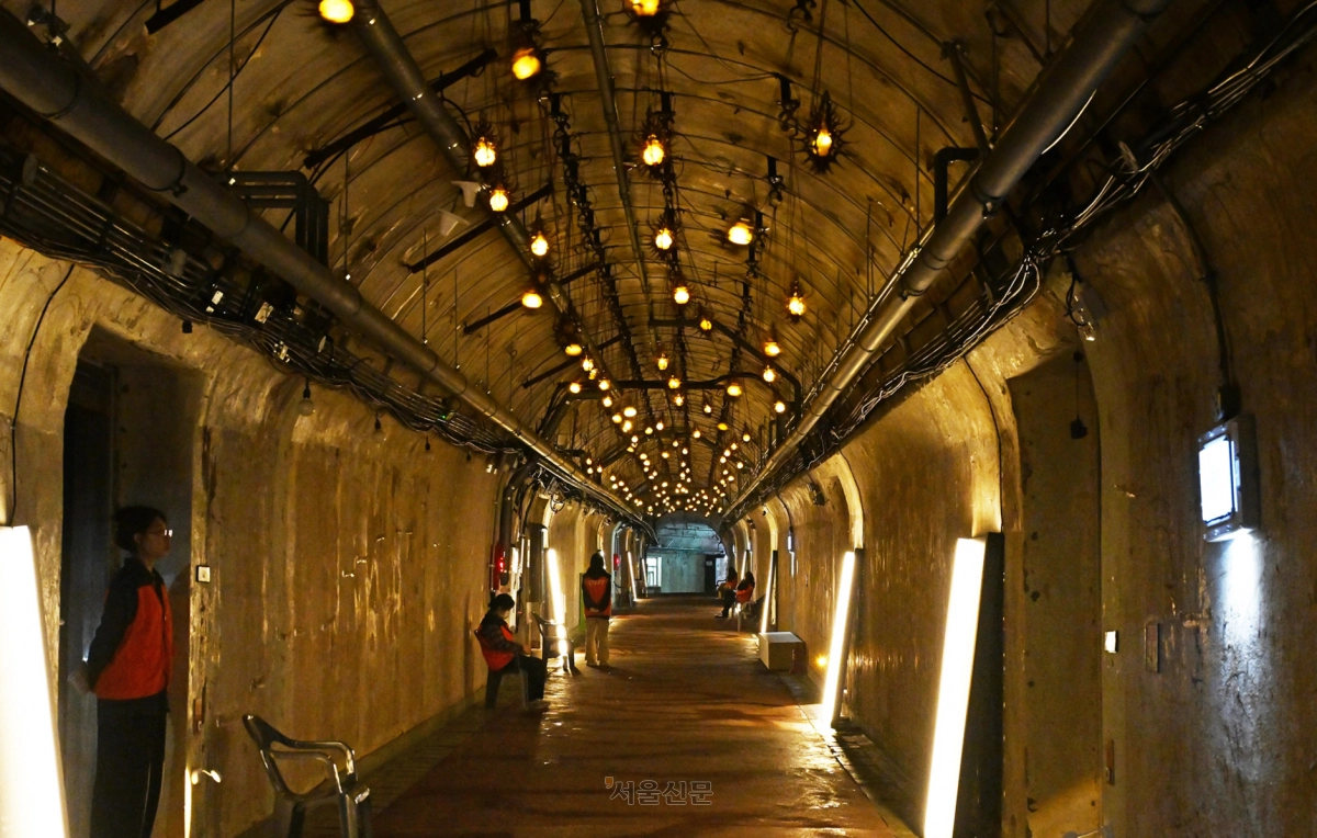 옛 전시 대비시설을 문화공간으로 다시 꾸민 청주 ‘당산 생각의 벙커’. 벙커 내부 모습이다.