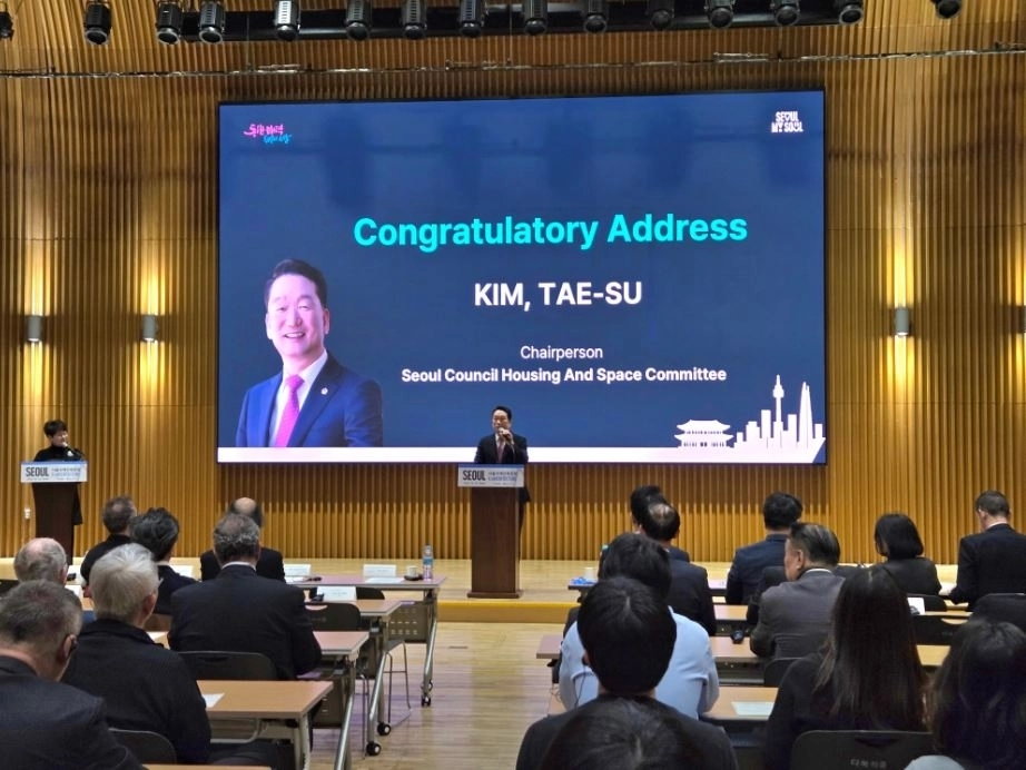 지난 22일 열린 ‘2025 서울국제건축포럼’에 참석해 축사하는 김태수 위원장