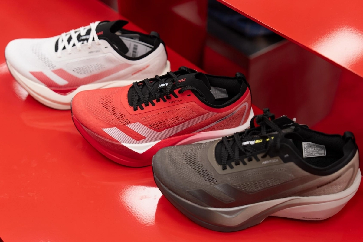 서울 영등포구 더현대 서울 지하 2층에 문을 연 프로-스펙스 ‘달리기의 궤적’ 팝업스토어 내부 사진 (사진-프로스펙스 제공)