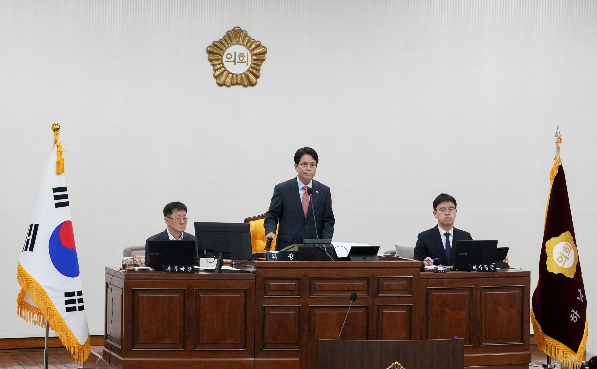 하남시의회 금광연 의장이 24일 제343회 임시회 제3차 본회의에서 폐회사를 하고 있다. 하남시의회 제공