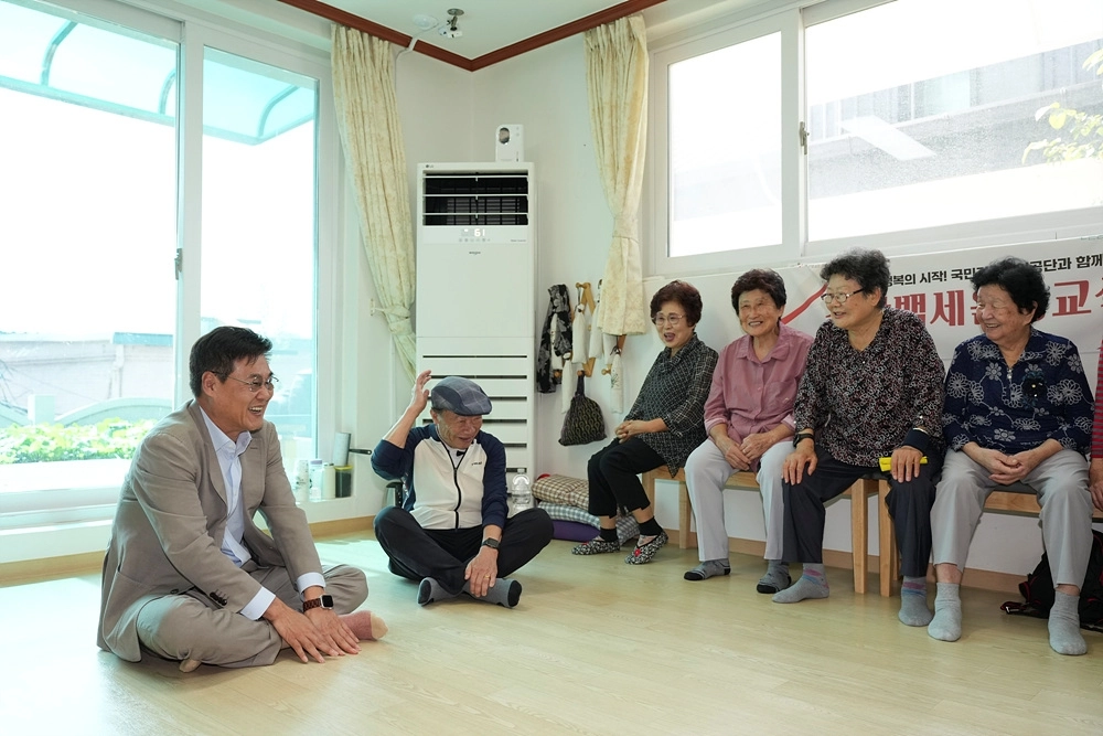 경로당 찾은 정문헌 서울 종로구청장