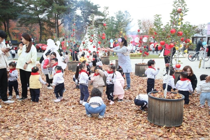 강원 홍천 사과 축제가 30일 개막한다. 사진은 지난해 축제 모습. 홍천군 제공