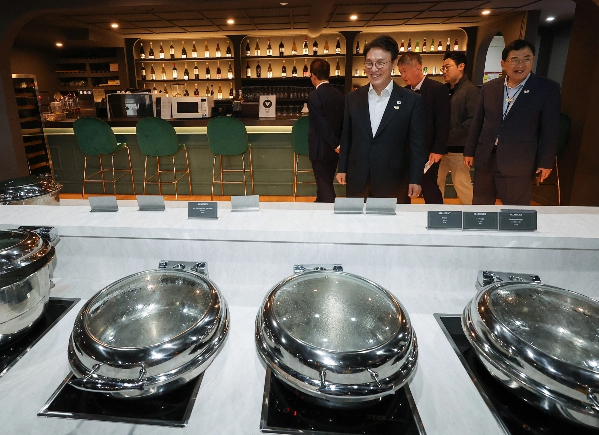 APEC 정상회의 미디어숙소 점검하는 김민석 총리