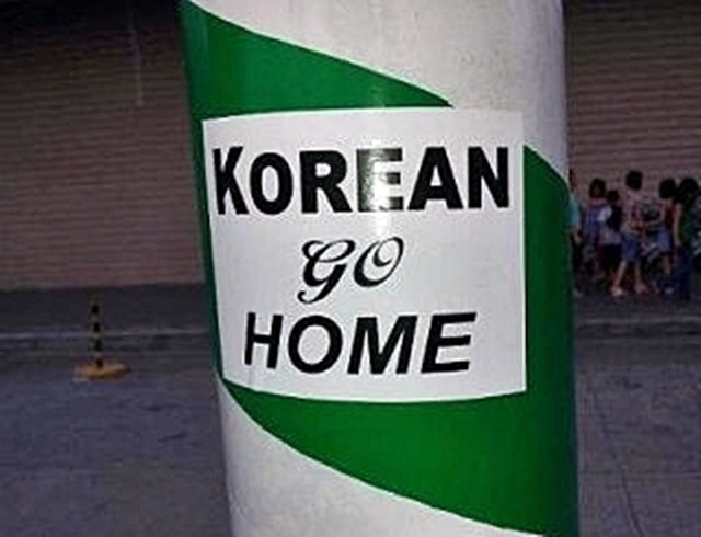 필리핀 싱글맘을 대신해서 달아난 아빠의 소재 파악 및 친자 인지 소송, 양육비 청구를 위해 싸우는 양육비 해결하는 사람들(양해들·구 배드파더스)의 구본창(62) 활동가가 ‘나쁜 한국인 아빠들’의 얼굴을 잇따라 공개하고 나섰다. 아울러 구씨는 한국인 아빠가 버린 5만명의 코피노가 현지 반한(反韓) 감정의 원인일 수 있다고 지적했다. 그러면서 필리핀 마닐라의 전봇대에 내걸린 ‘코리안 고 홈’(KOREAN GO HOME) 전단을 공유했다. 2025.10.25 구본창 엑스 필리핀 싱글맘을 대신해서 달아난 아빠의 소재 파악 및 친자 인지 소송, 양육비 청구를 위해 싸우는 양육비 해결하는 사람들(양해들·구 배드파더스)의 구본창(62) 활동가가 ‘나쁜 한국인 아빠들’의 얼굴을 잇따라 공개하고 나섰다. 아울러 구씨는 한국인 아빠가 버린 5만명의 코피노가 현지 반한(反韓) 감정의 원인일 수 있다고 지적했다. 그러면서 필리핀 마닐라의 전봇대에 내걸린 ‘코리안 고 홈’(KOREAN GO HOME) 전단을 공유했다. 2025.10.25 구본창 엑스