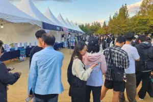 “부산 관광에 공짜 공연까지 즐겨”… 시민·관광객·소상공인도 ‘함박웃음’