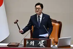 ‘빚내서 소비쿠폰 발행’ 길 터준 정부