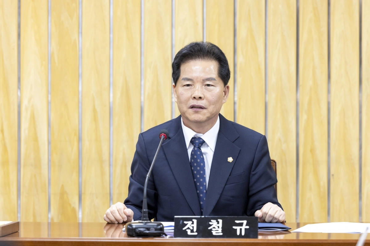 전철규 서울 강서구의원이  대표 발의한 「서울특별시 강서구 시각장애인 보도 점자블록 설치 및 관리 조례안」이 10월 24일 제314회 임시회 제2차 본회의를 통과했다. 전철규 서울 강서구의원이  대표 발의한 「서울특별시 강서구 시각장애인 보도 점자블록 설치 및 관리 조례안」이 10월 24일 제314회 임시회 제2차 본회의를 통과했다.