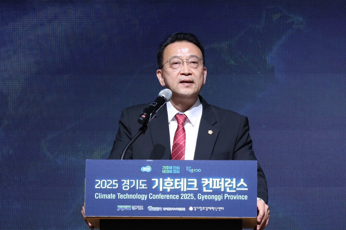백현종 의원이 10월 24일 수원 광교 경기융합타운에서 열린 ‘2025 경기도 기후테크 컨퍼런스’ 개막식에 참석해 축사를 하고 있다. (사진=경기도의회)