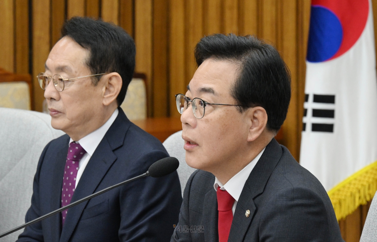 28일 송언석 국민의힘 원내대표가 국회에서 열린 국정감사대책회의에서 발언 하고 있다.2025.10.28안주영 전문기자