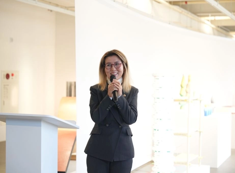 축사하는 아이수루 의원