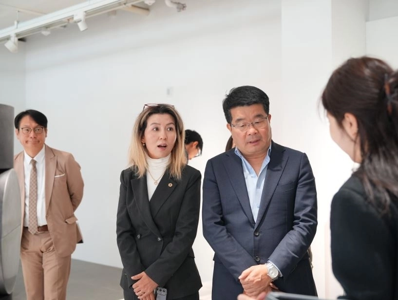 2025 신당창작아케이드 기획전시 참석자 등 주요 작품 전시 모습