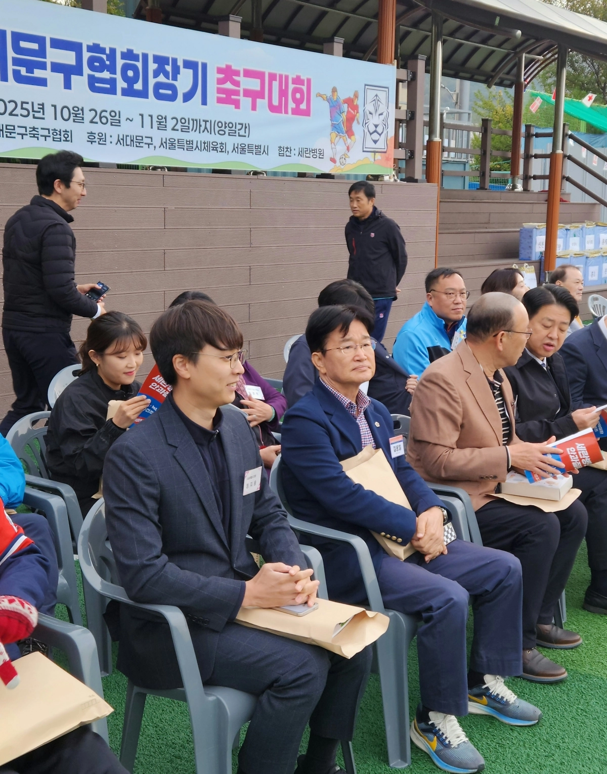 ‘제47회 서대문구 협회장기 축구대회’에 참석한 김용일 의원(맨 앞줄 오른쪽에서 두 번째)