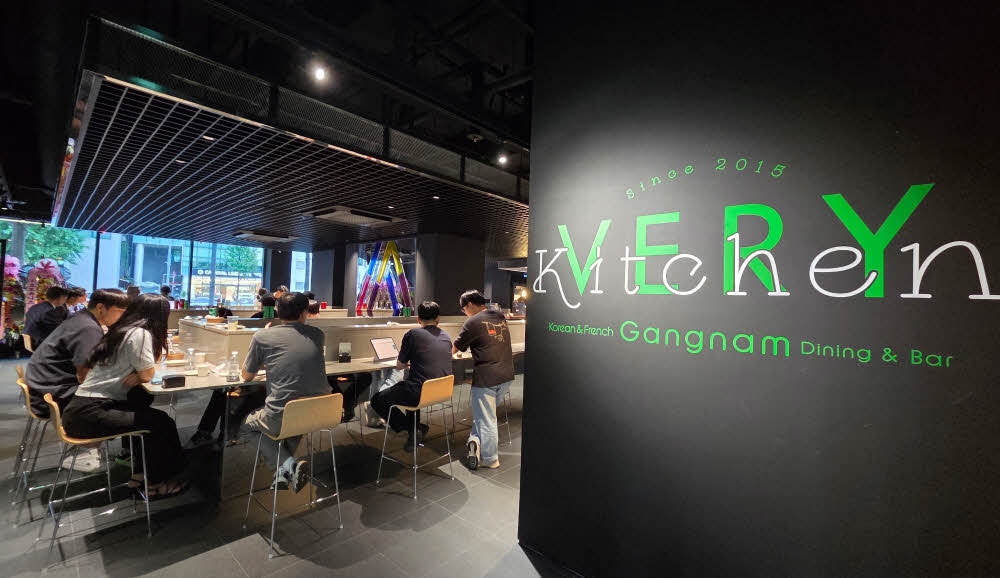 르노코리아 강남전시장에 입점한 ‘베리키친 강남’ 내부 모습. 르노코리아 제공