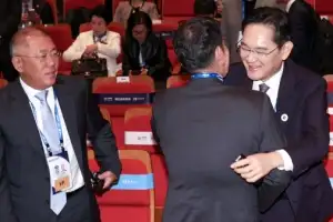 [포토] ‘APEC CEO 서밋’ 인사 나누는 이재용-정용진