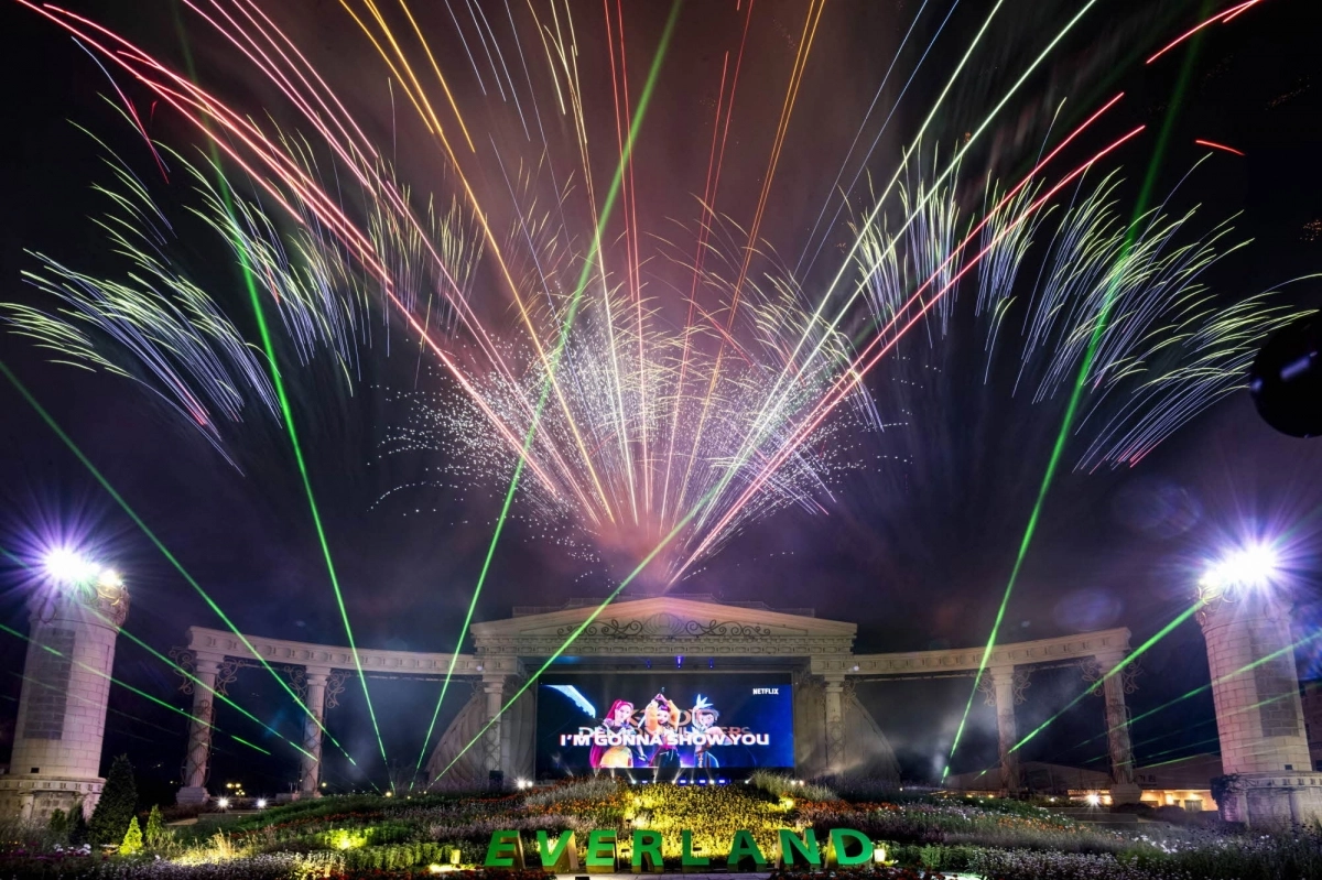 에버랜드 ‘케이팝 데몬 헌터스’ 싱어롱 불꽃쇼. 에버랜드 제공